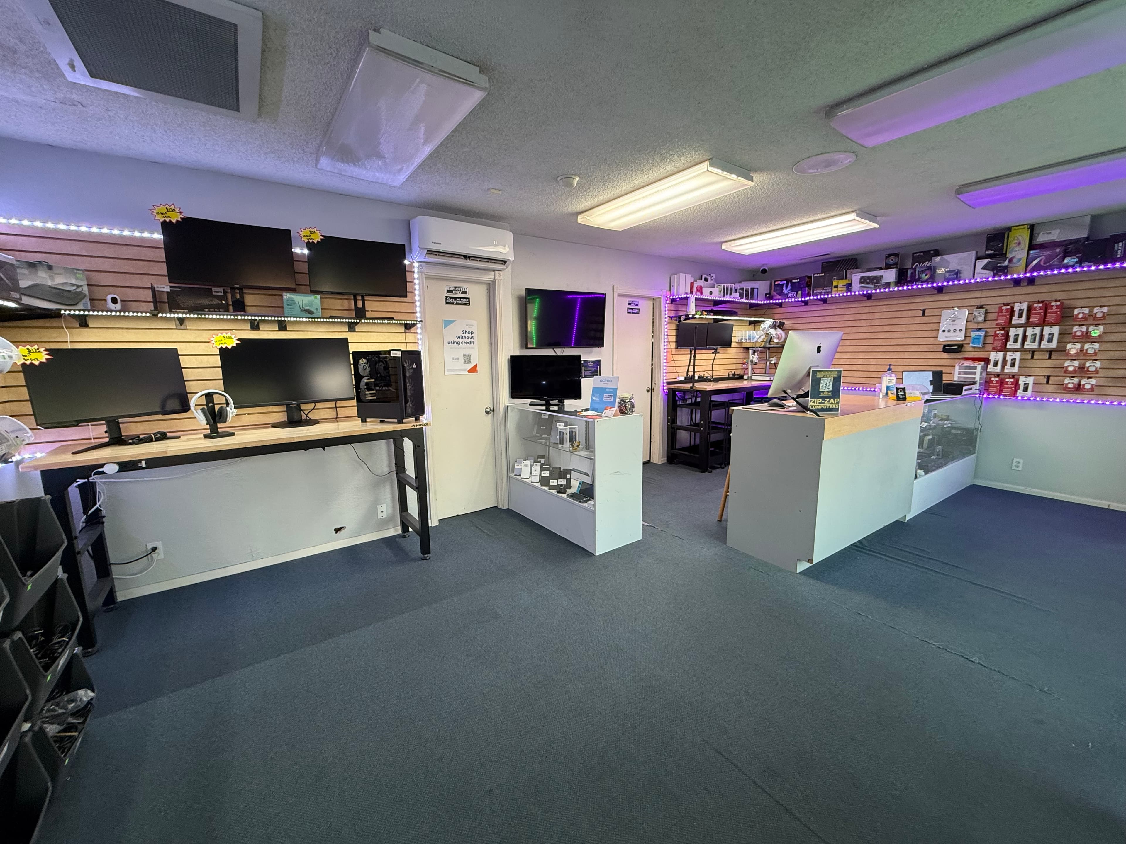 ZipZap Computers Store Interior - Professional electronics repair shop in Salem, Oregon